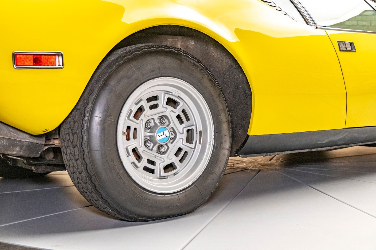 De-Tomaso-Pantera-1971-Coupe-18