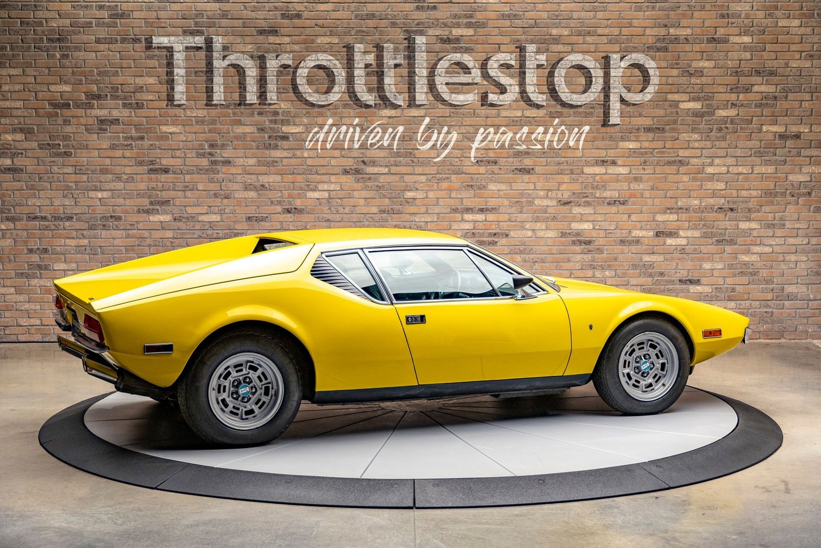 De-Tomaso-Pantera-1971-Coupe-5