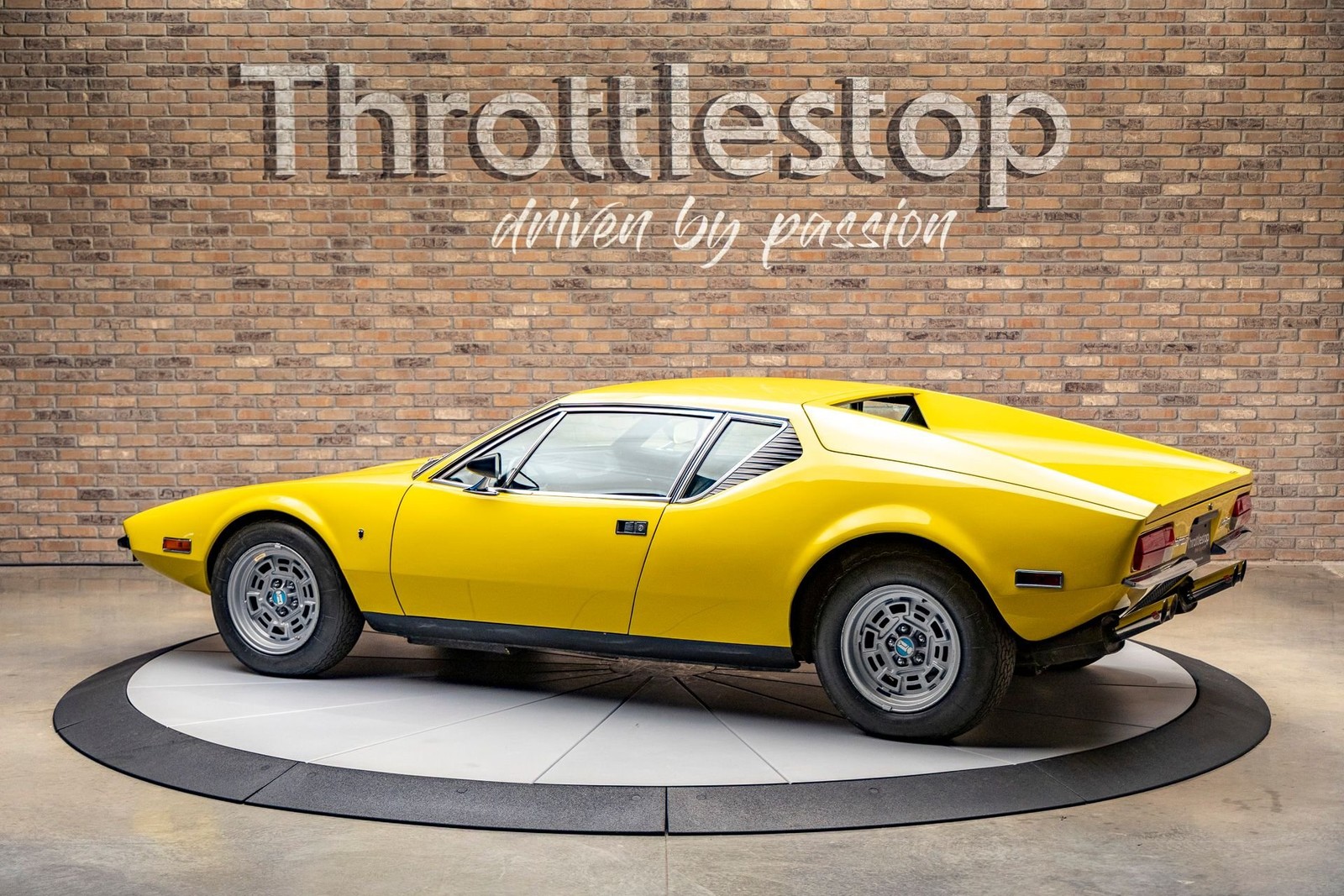 De-Tomaso-Pantera-1971-Coupe-8