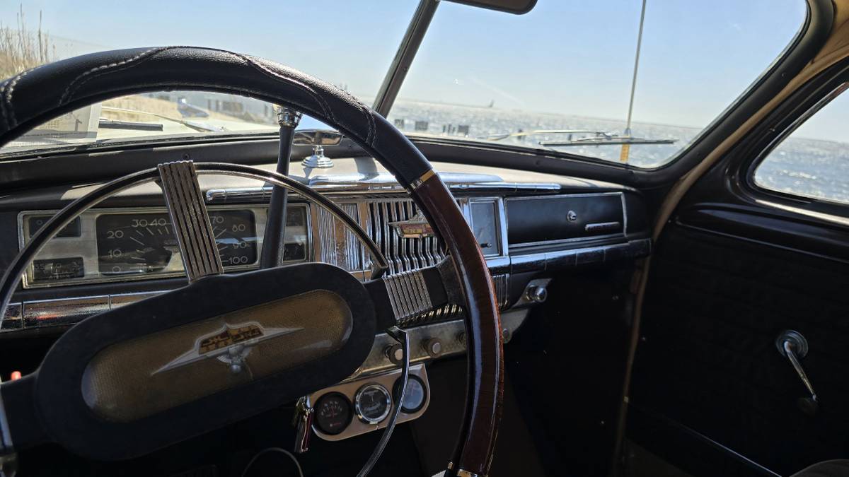 Desoto-s11-1946-yellow-14