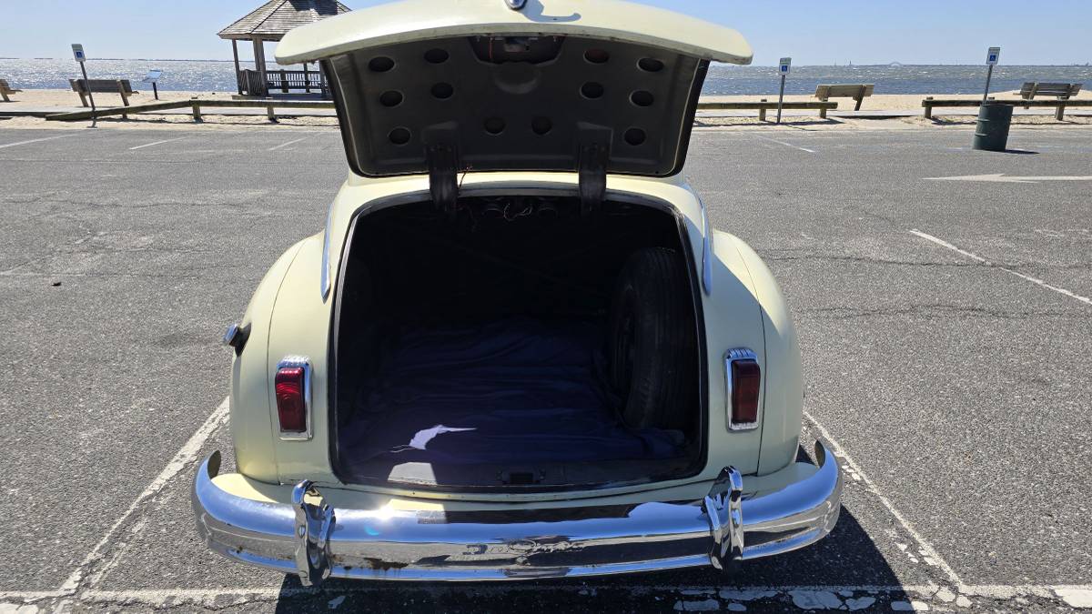 Desoto-s11-1946-yellow-16