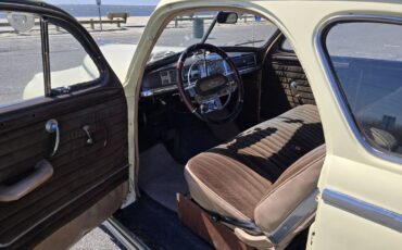 Desoto-s11-1946-yellow-18