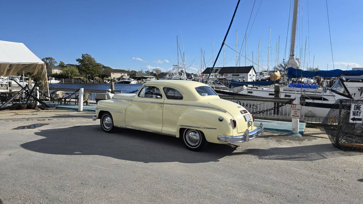 Desoto-s11-1946-yellow-21