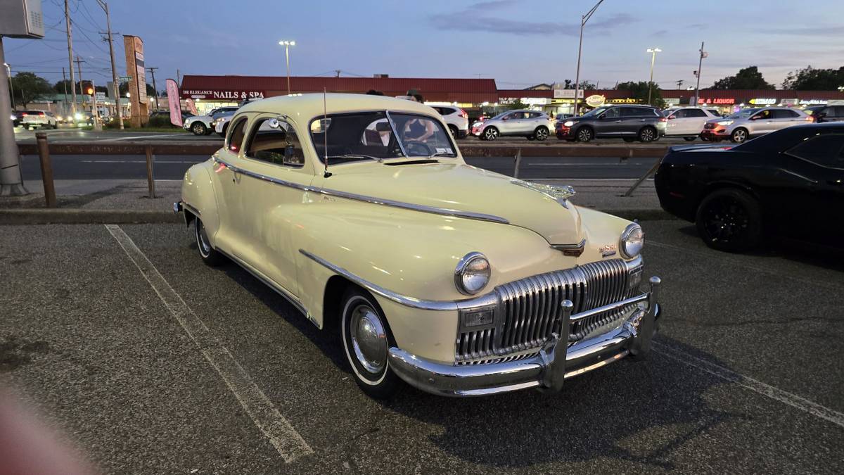 Desoto-s11-1946-yellow-3
