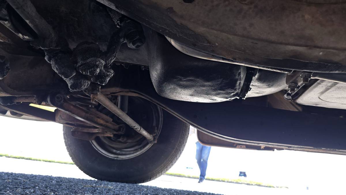 Desoto-s11-1946-yellow-8