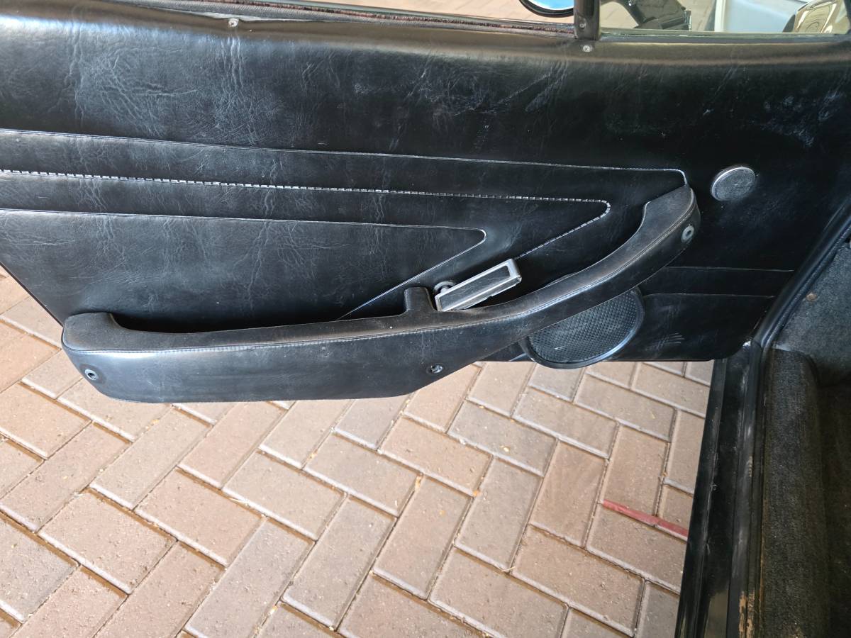 Detomaso-pantera-1973-black-8