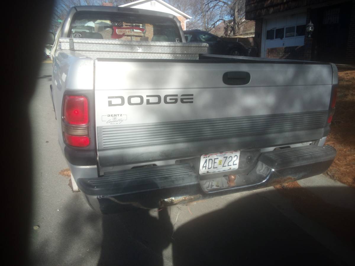 Dodge-1988-silver-8