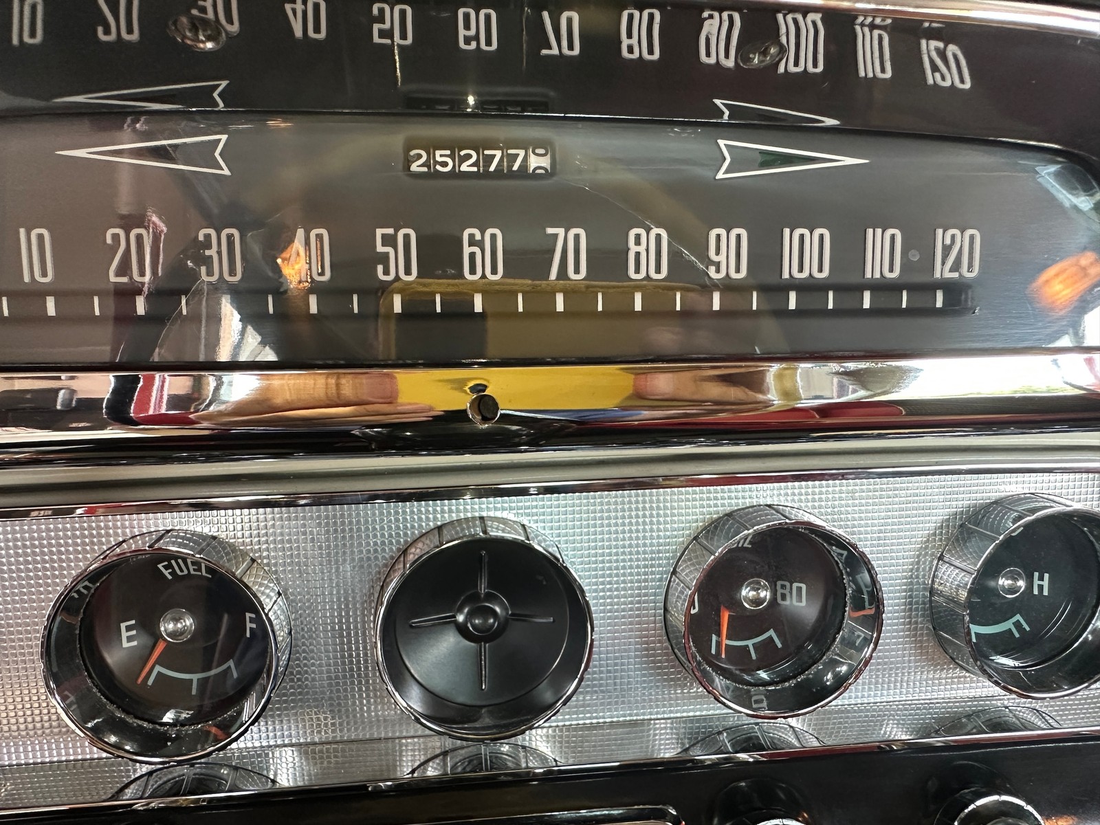 Dodge-CUSTOM-ROYAL-1957-COUPE-28