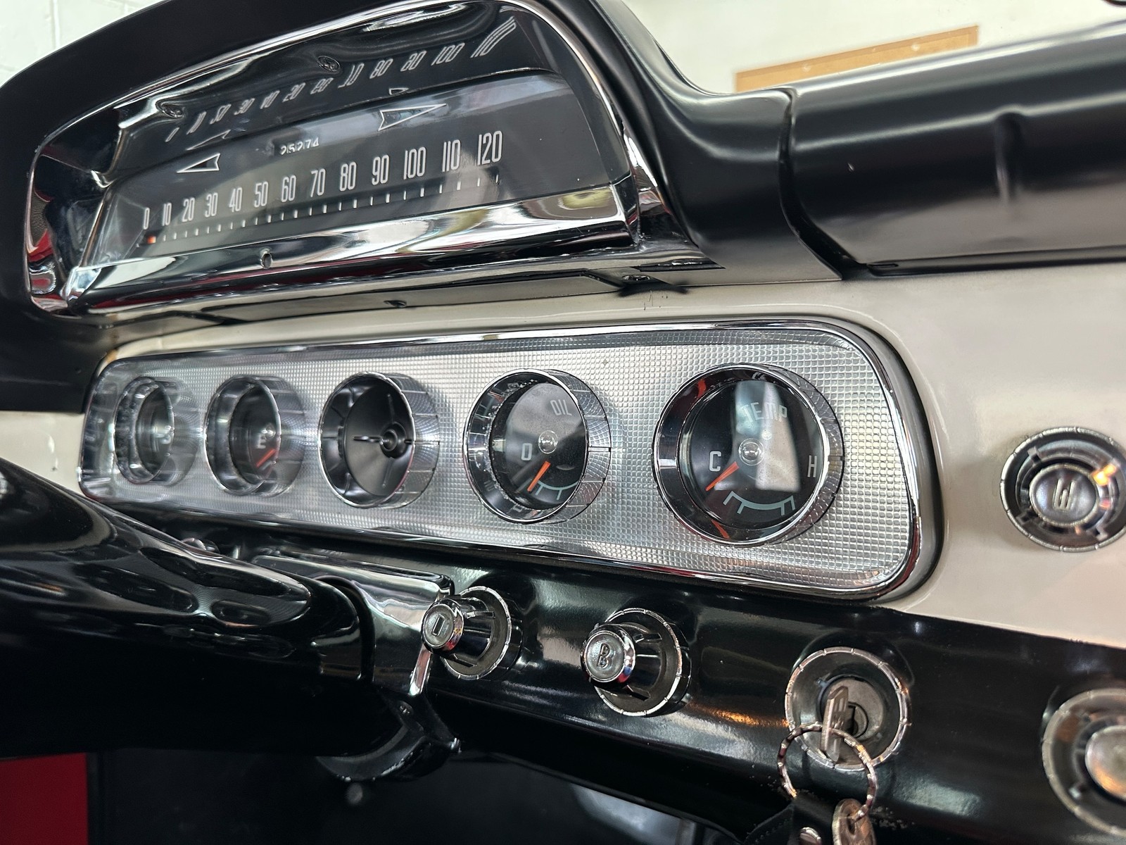 Dodge-CUSTOM-ROYAL-1957-COUPE-31