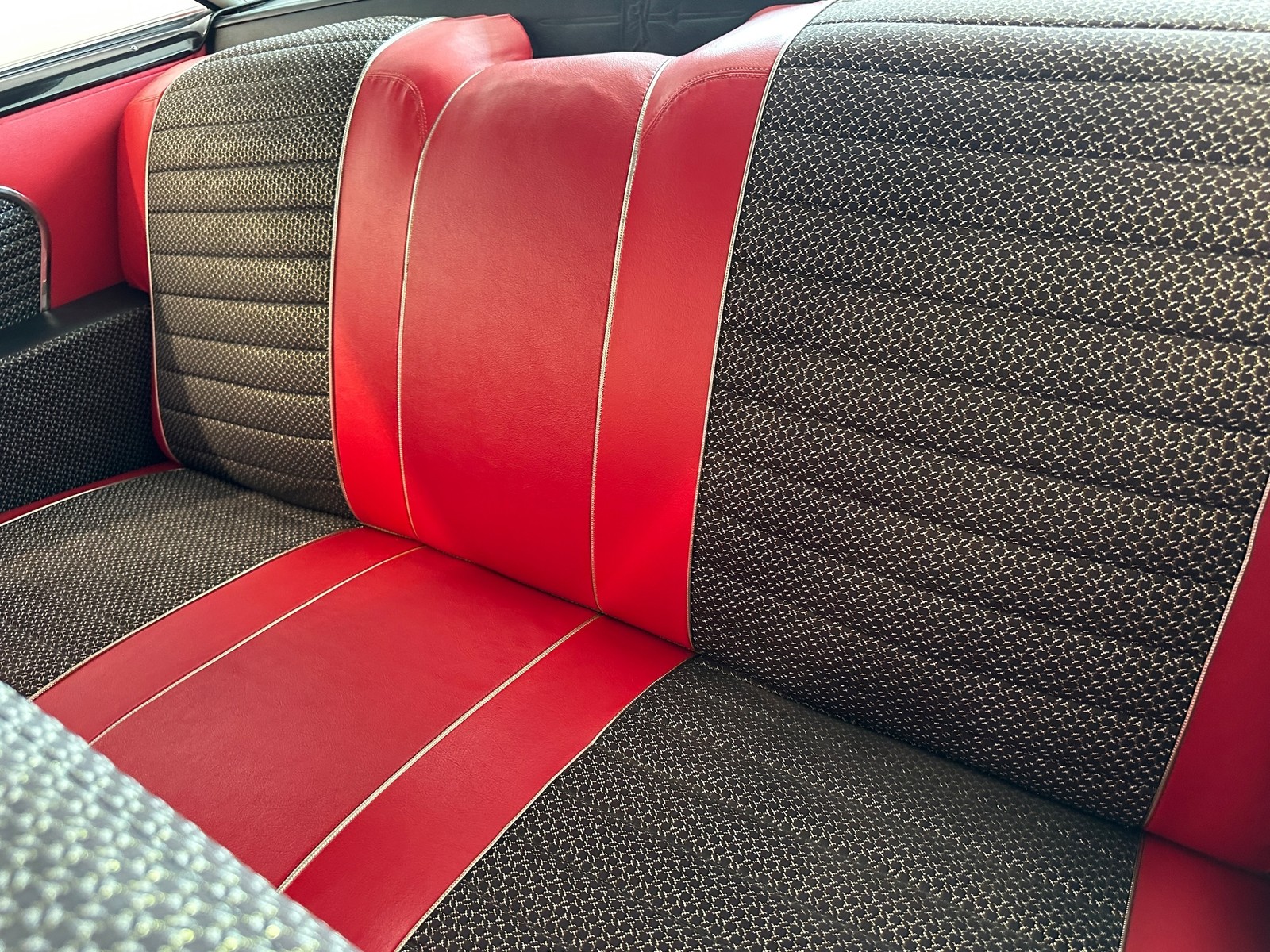 Dodge-CUSTOM-ROYAL-1957-COUPE-33