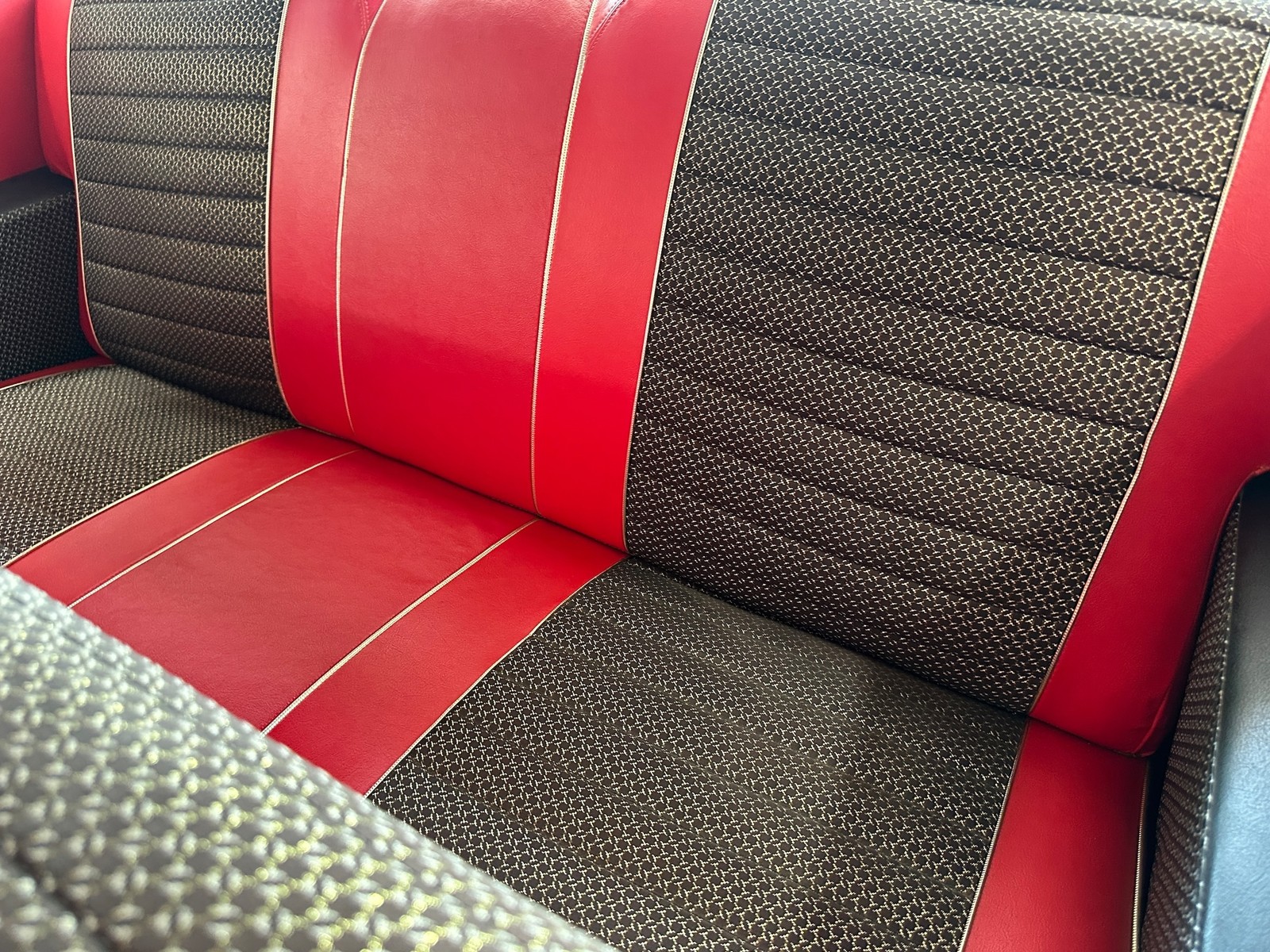 Dodge-CUSTOM-ROYAL-1957-COUPE-35