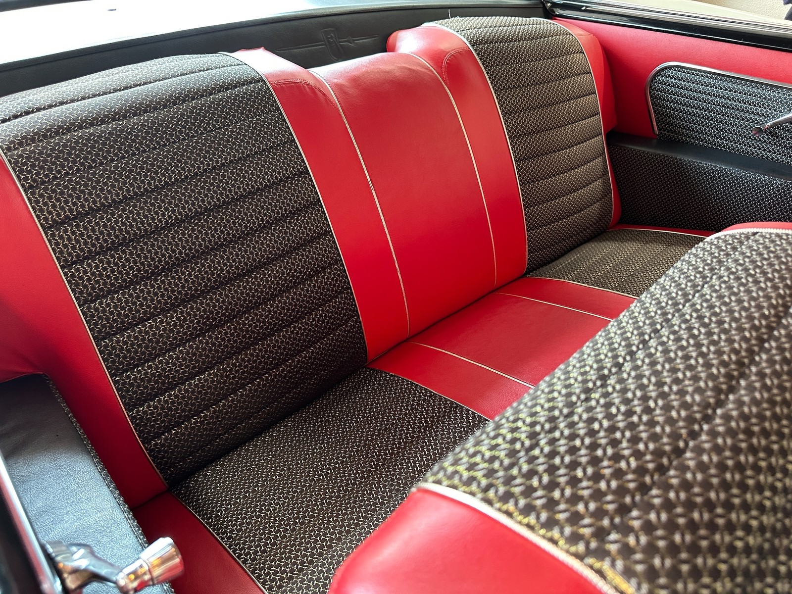 Dodge-CUSTOM-ROYAL-1957-COUPE-36