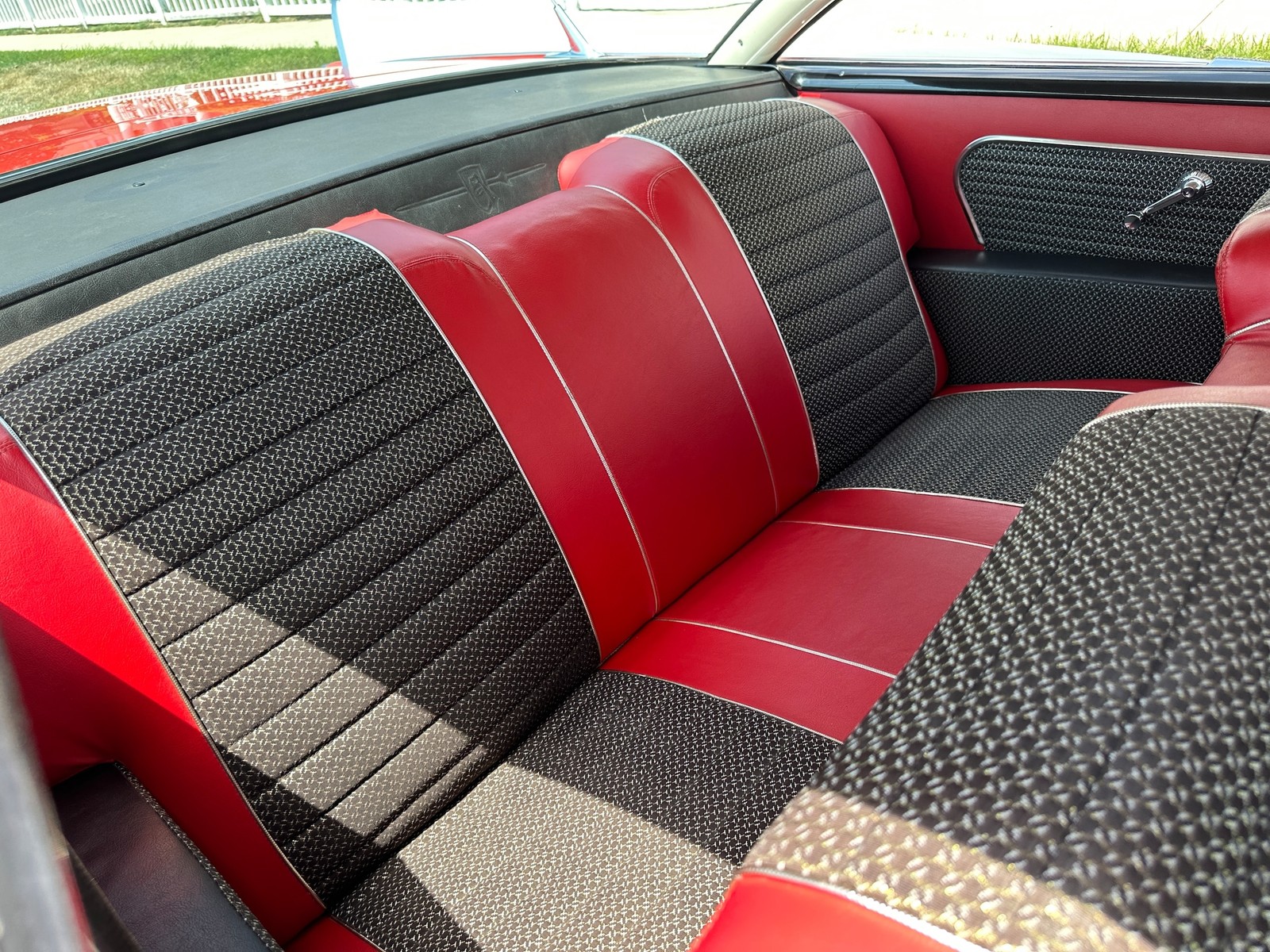 Dodge-CUSTOM-ROYAL-1957-COUPE-38