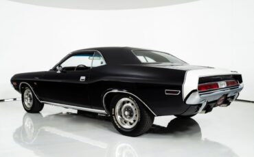 Dodge-Challenger-1970-Coupe-10