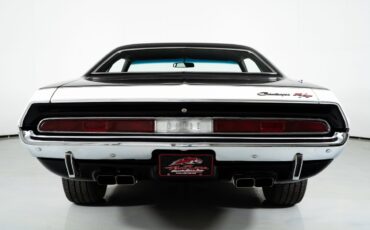 Dodge-Challenger-1970-Coupe-11