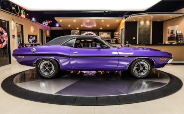 Dodge-Challenger-1970-Coupe-11