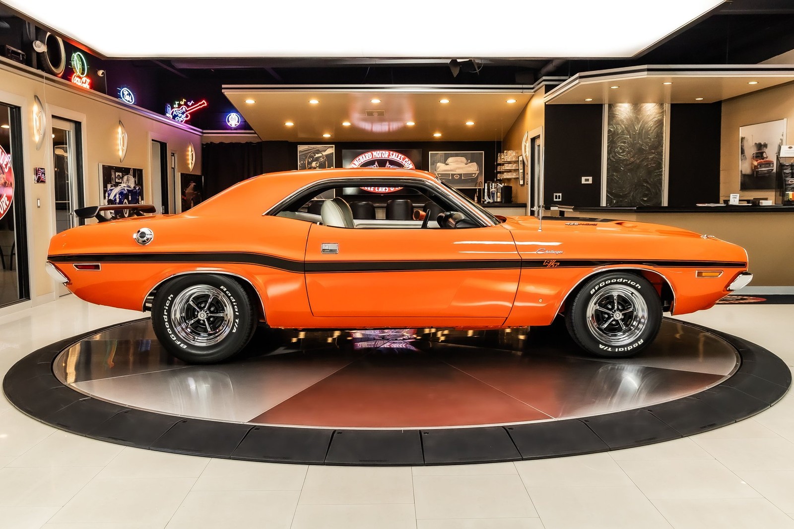 Dodge-Challenger-1970-Coupe-11