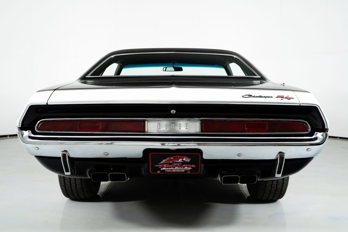 Dodge-Challenger-1970-Coupe-11