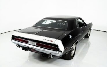 Dodge-Challenger-1970-Coupe-12