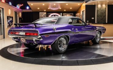 Dodge-Challenger-1970-Coupe-12