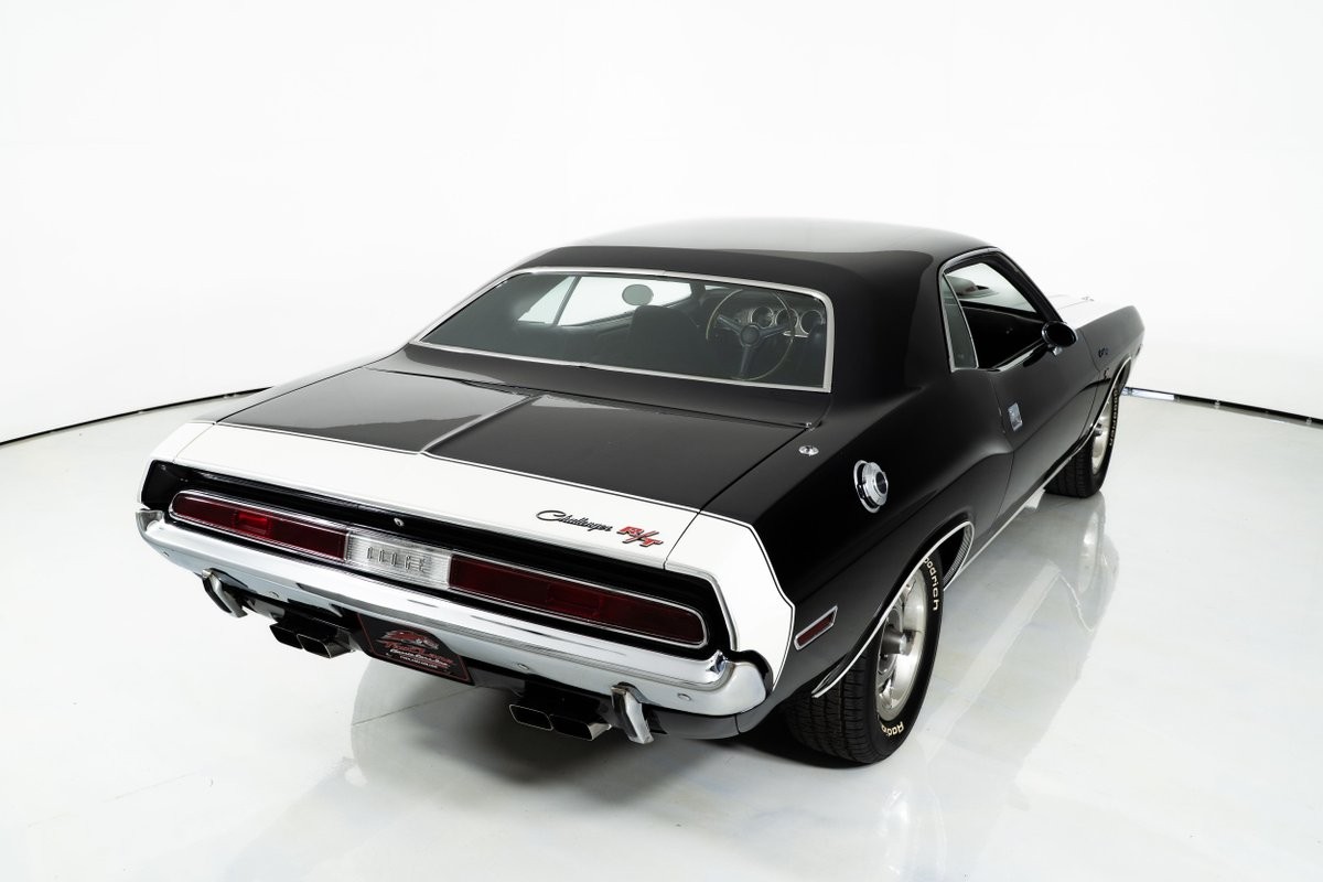 Dodge-Challenger-1970-Coupe-12