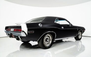 Dodge-Challenger-1970-Coupe-13