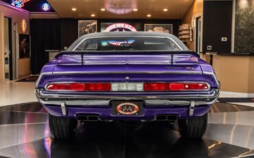 Dodge-Challenger-1970-Coupe-14