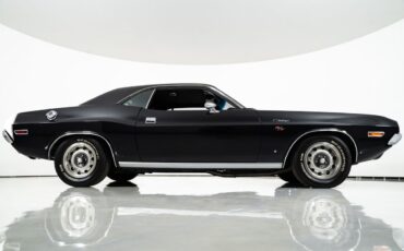 Dodge-Challenger-1970-Coupe-14