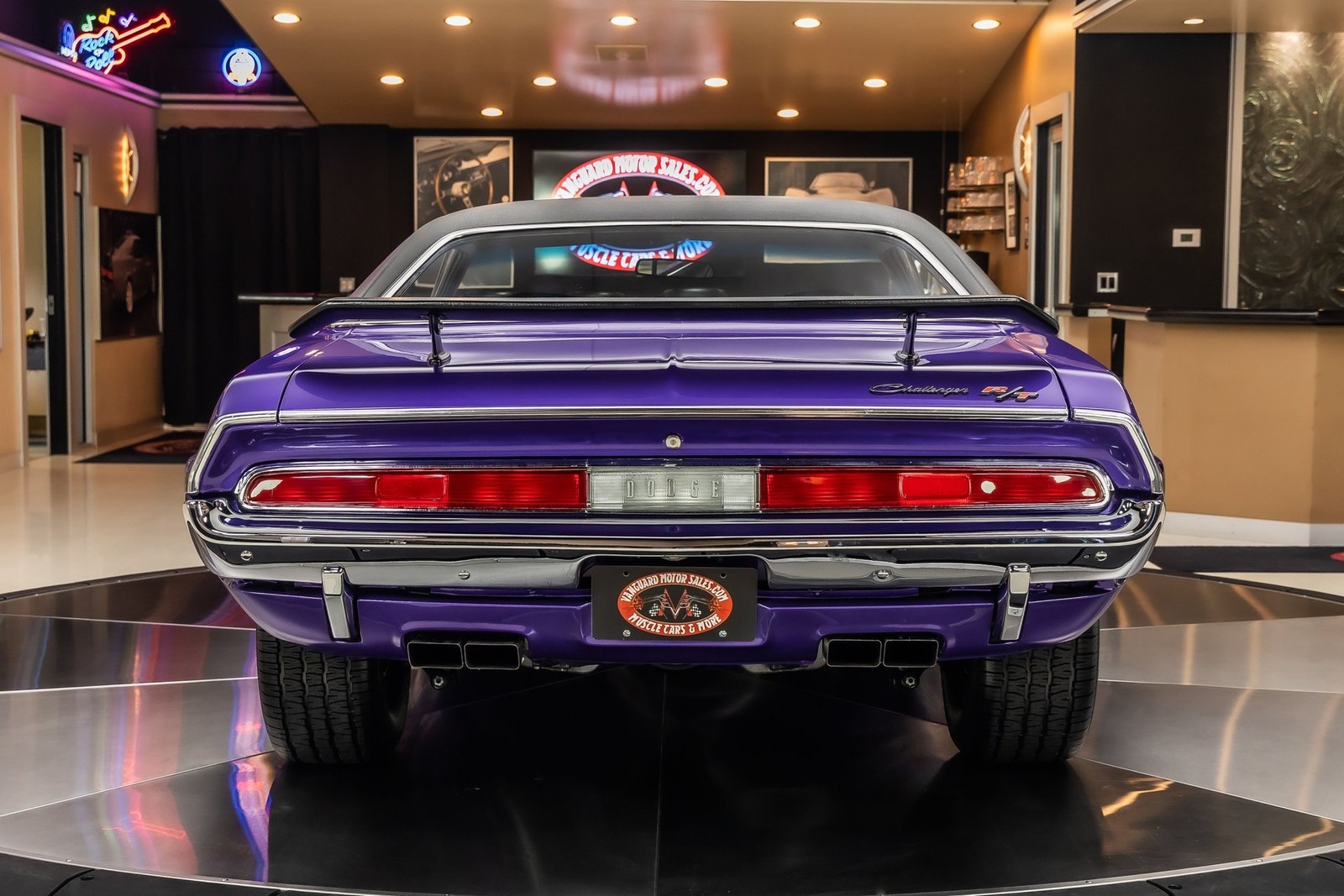 Dodge-Challenger-1970-Coupe-14