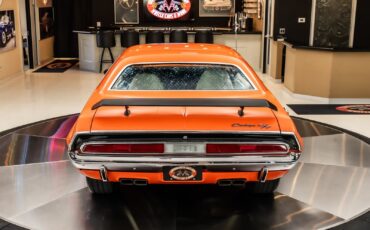 Dodge-Challenger-1970-Coupe-15