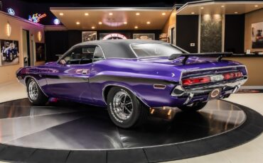 Dodge-Challenger-1970-Coupe-16