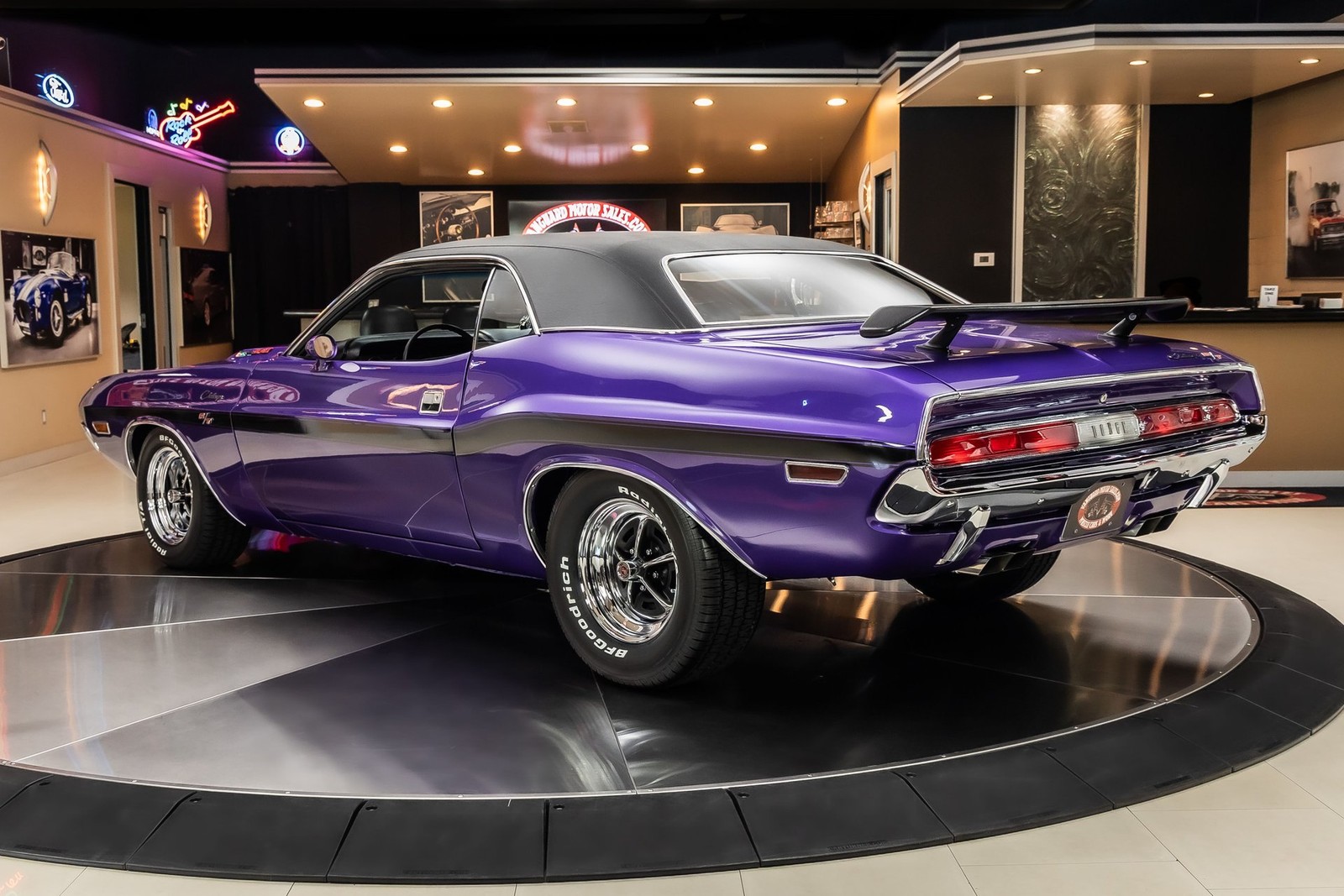 Dodge-Challenger-1970-Coupe-16