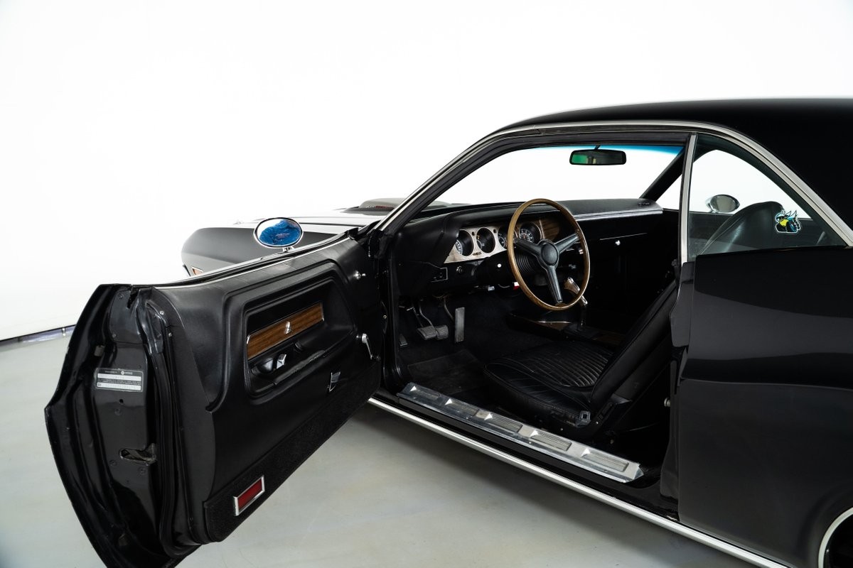 Dodge-Challenger-1970-Coupe-16