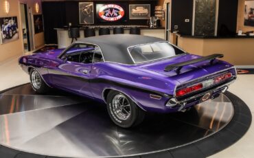 Dodge-Challenger-1970-Coupe-17