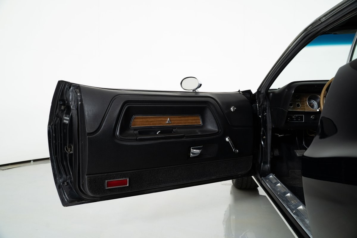 Dodge-Challenger-1970-Coupe-18