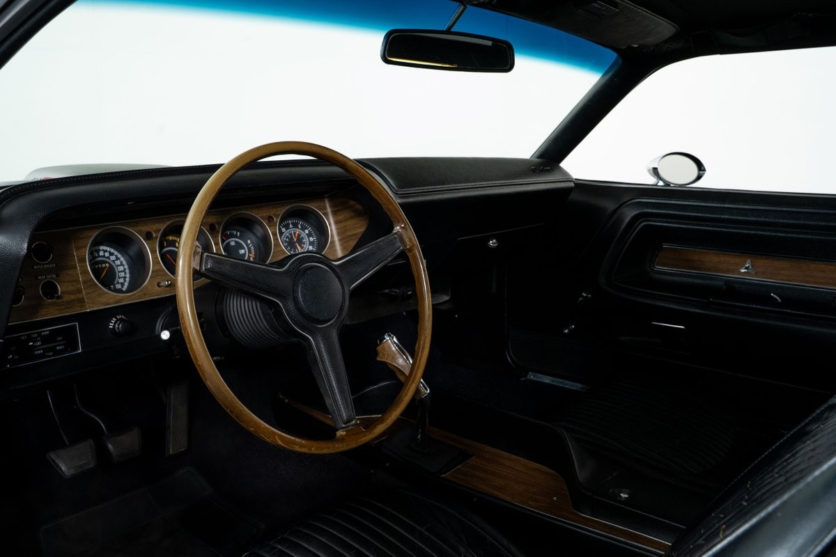 Dodge-Challenger-1970-Coupe-19