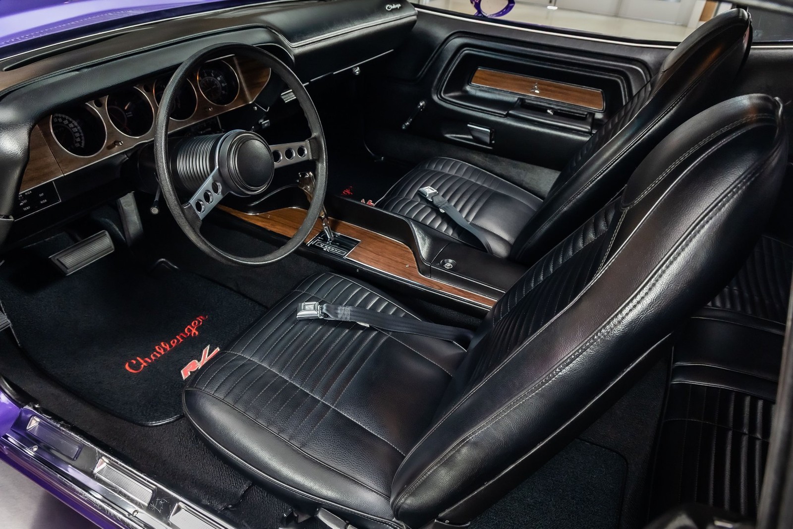 Dodge-Challenger-1970-Coupe-2