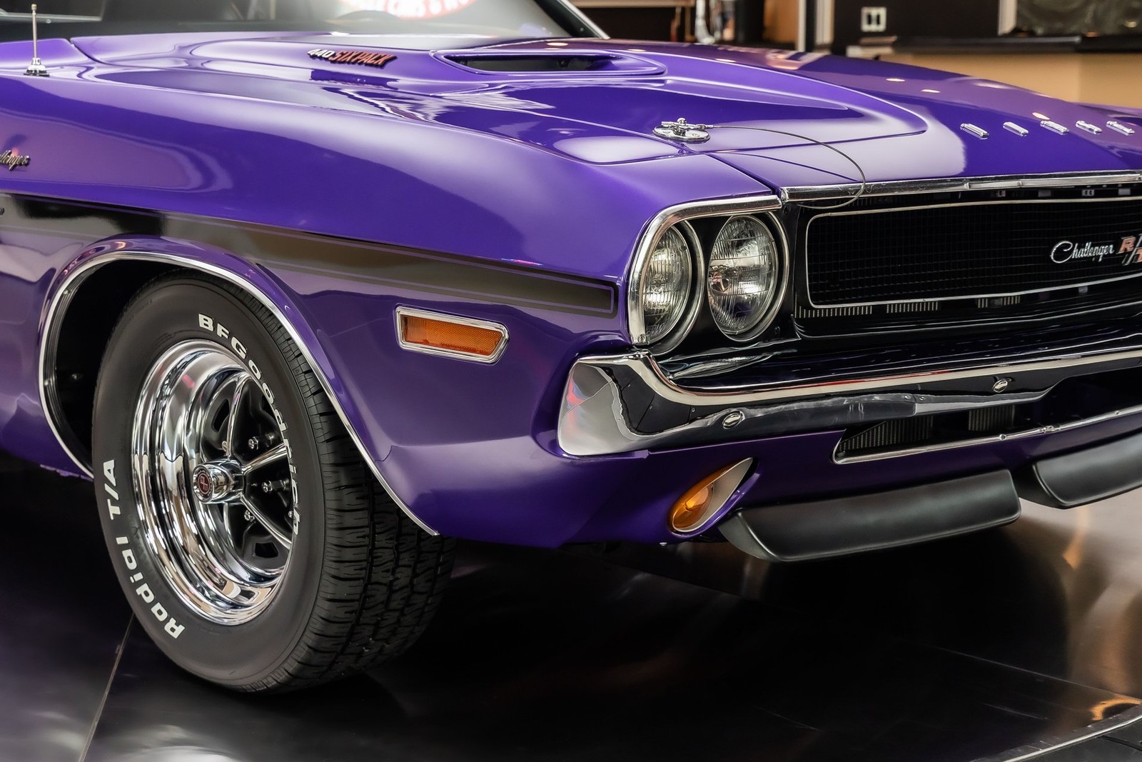 Dodge-Challenger-1970-Coupe-21