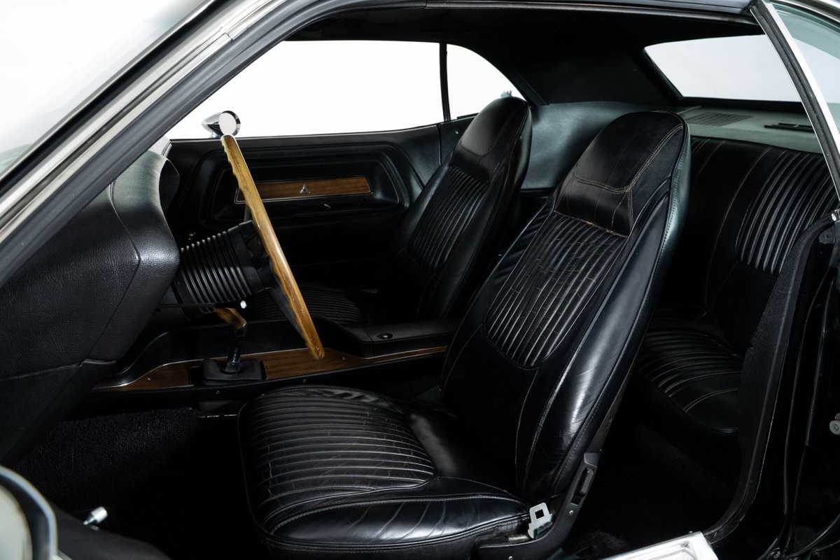 Dodge-Challenger-1970-Coupe-21