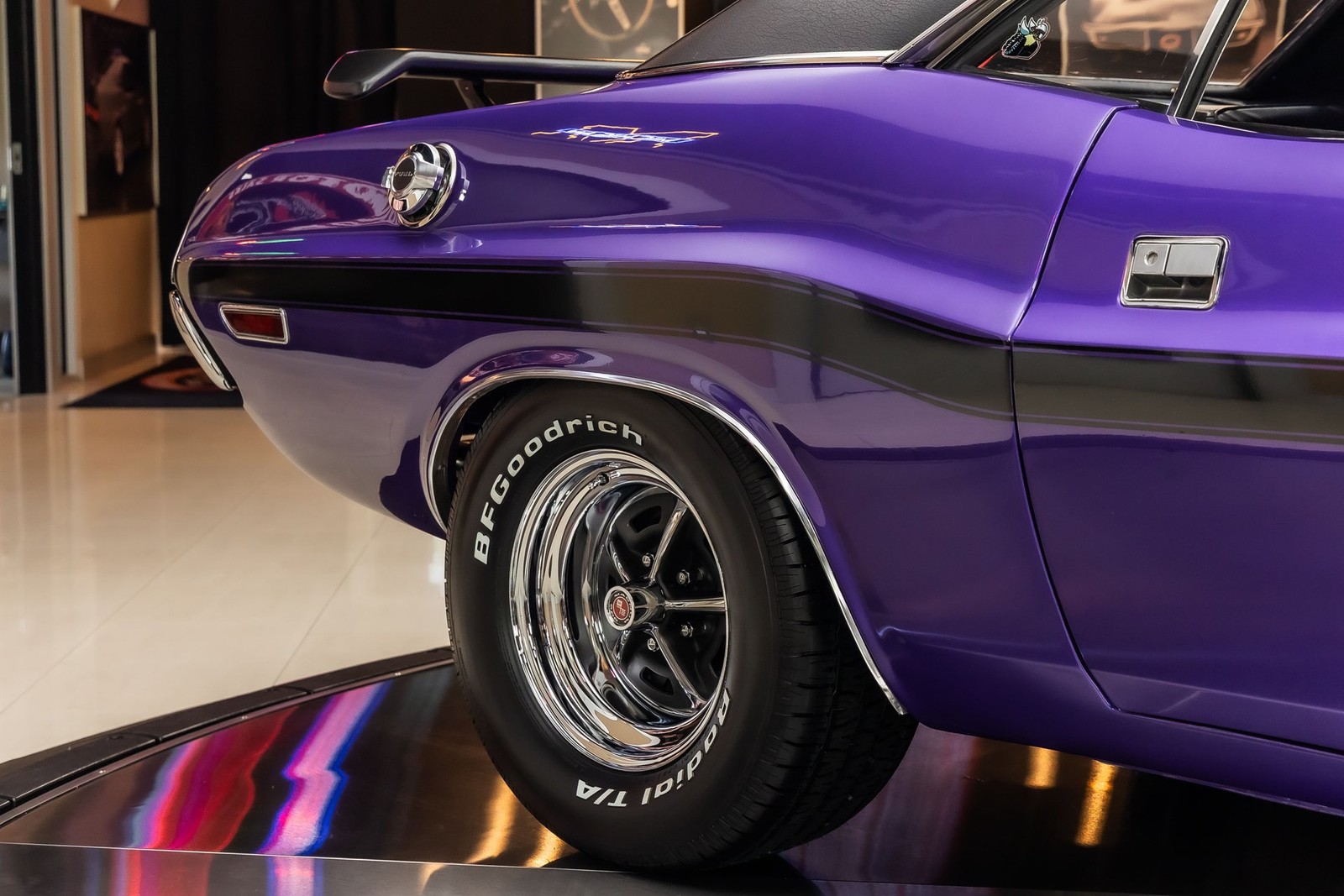 Dodge-Challenger-1970-Coupe-23