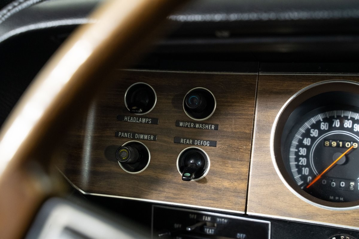 Dodge-Challenger-1970-Coupe-25