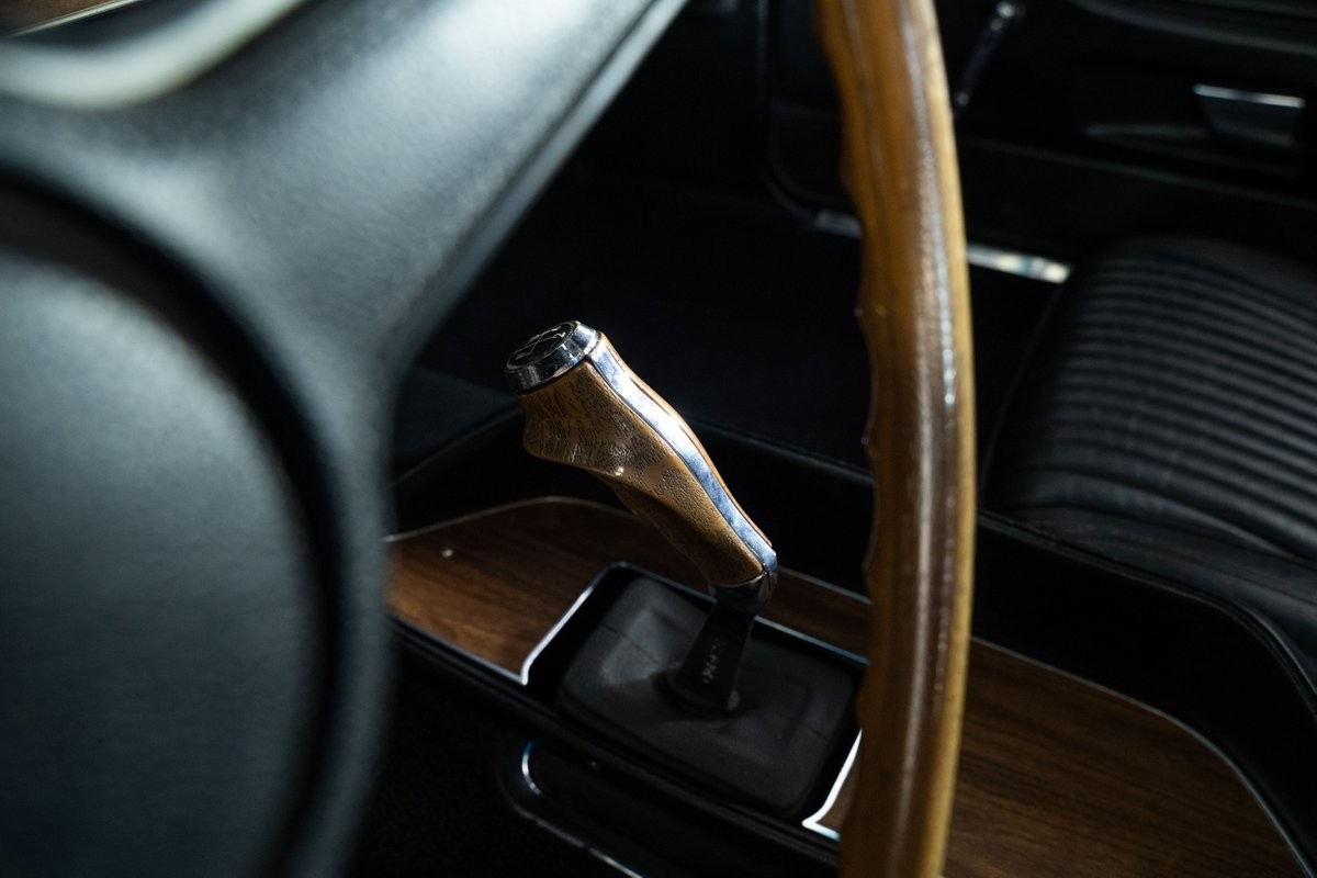 Dodge-Challenger-1970-Coupe-30