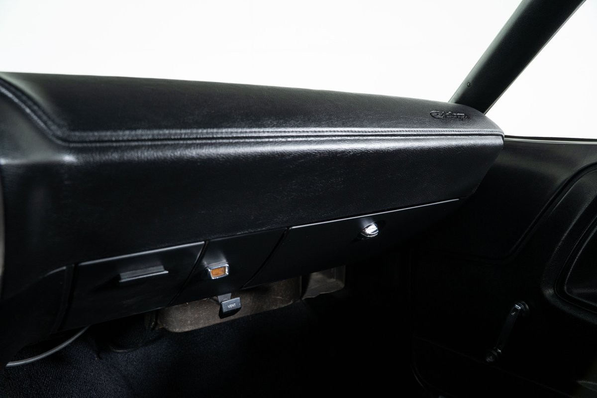 Dodge-Challenger-1970-Coupe-31