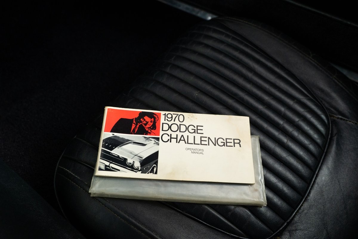 Dodge-Challenger-1970-Coupe-32