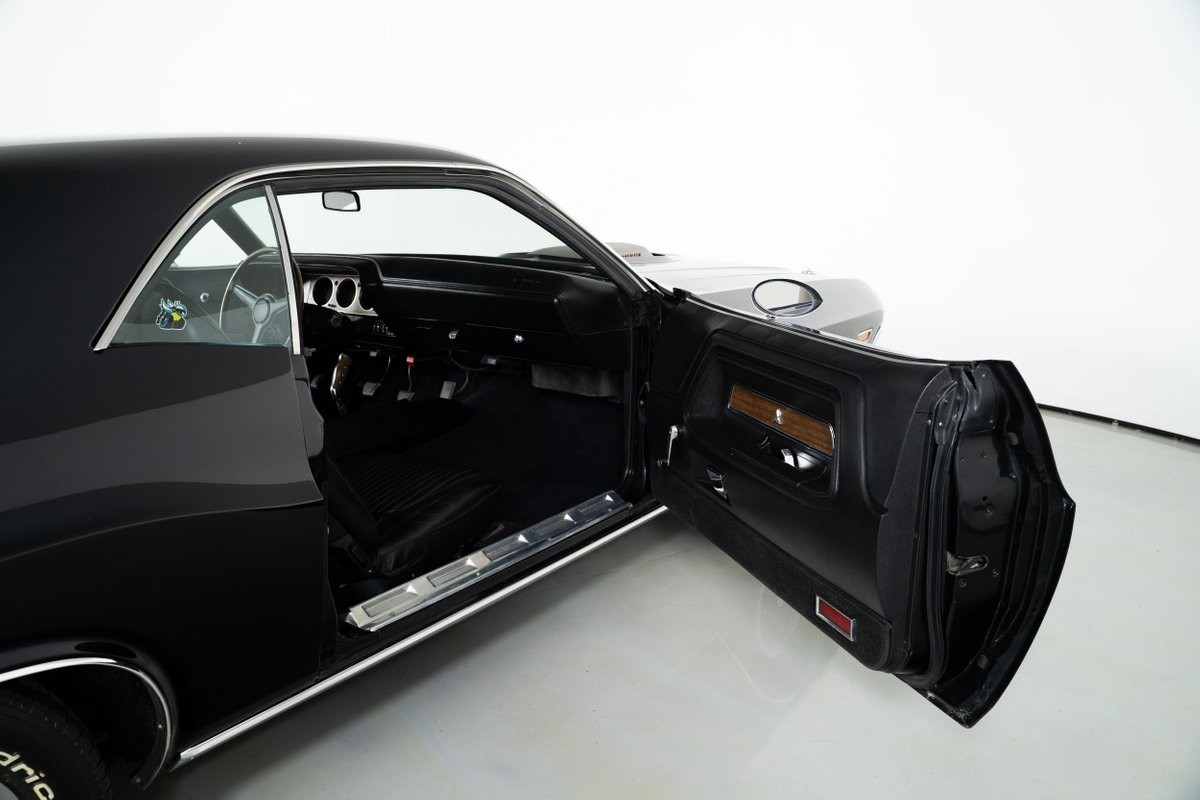 Dodge-Challenger-1970-Coupe-33