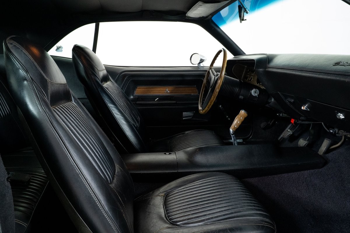 Dodge-Challenger-1970-Coupe-36