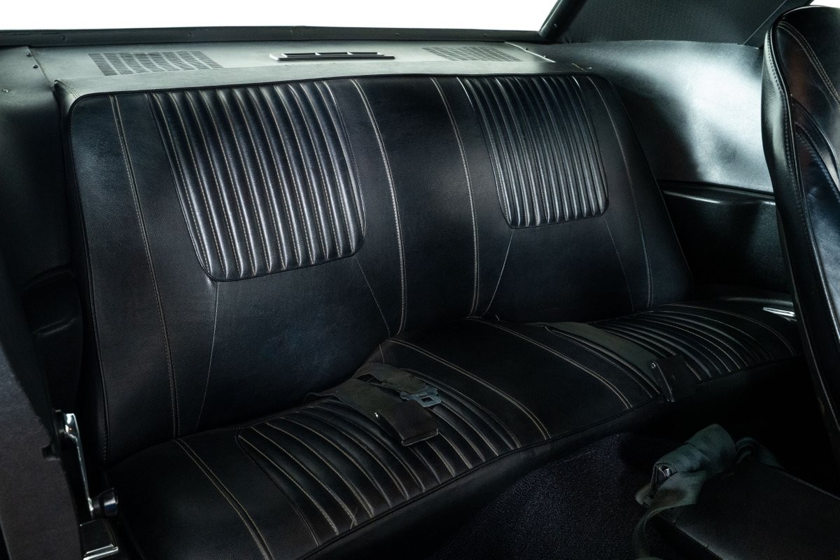 Dodge-Challenger-1970-Coupe-38