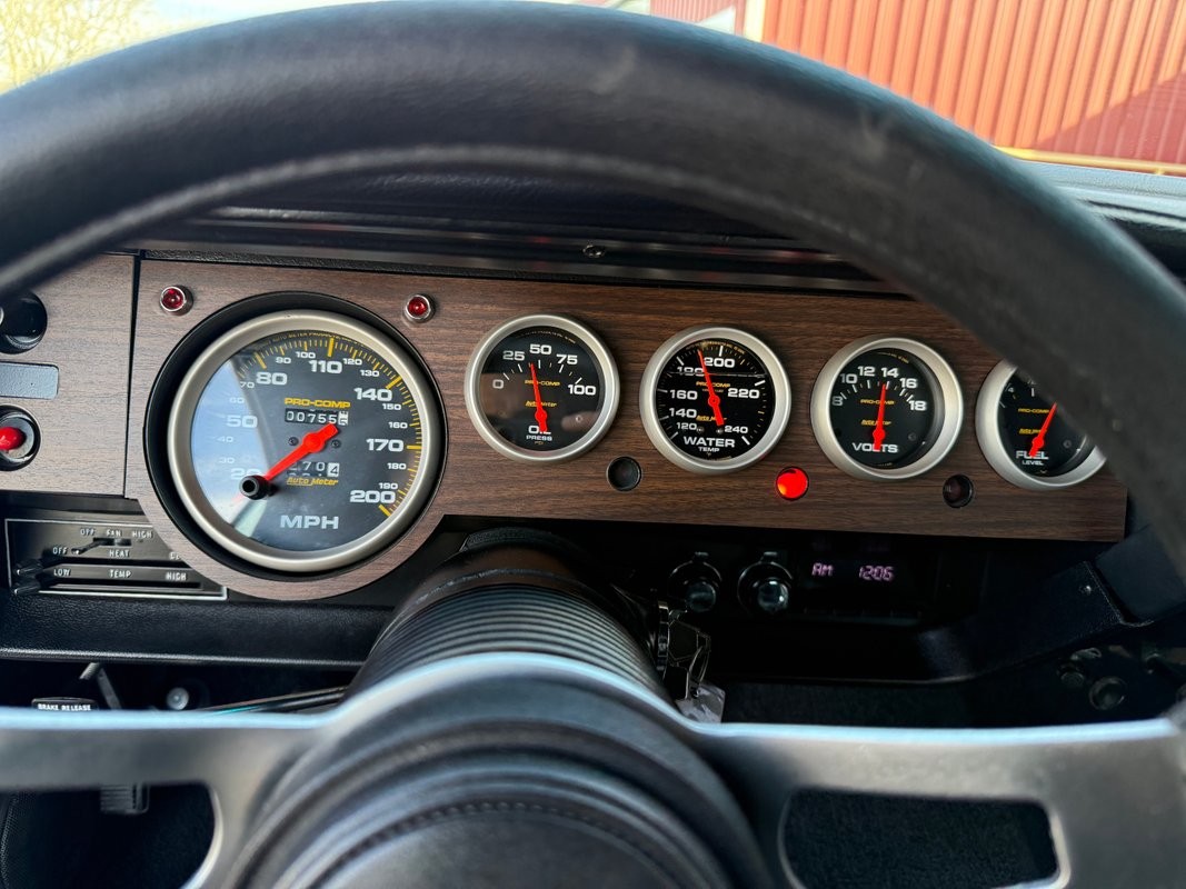 Dodge-Challenger-1971-11