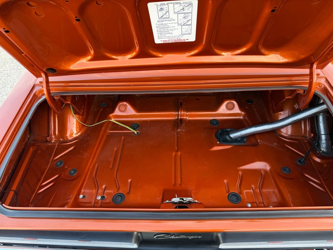 Dodge-Challenger-1971-21