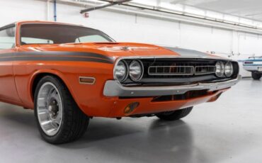 Dodge-Challenger-1971-Coupe-11